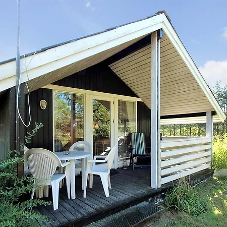 Дом отдыха Three-bedroom Holiday In *