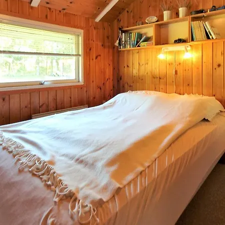 Three-bedroom Holiday In Дом отдыха Вемб
