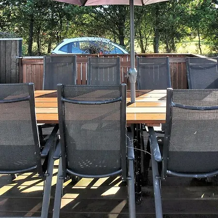 Three-bedroom Holiday In Дом отдыха